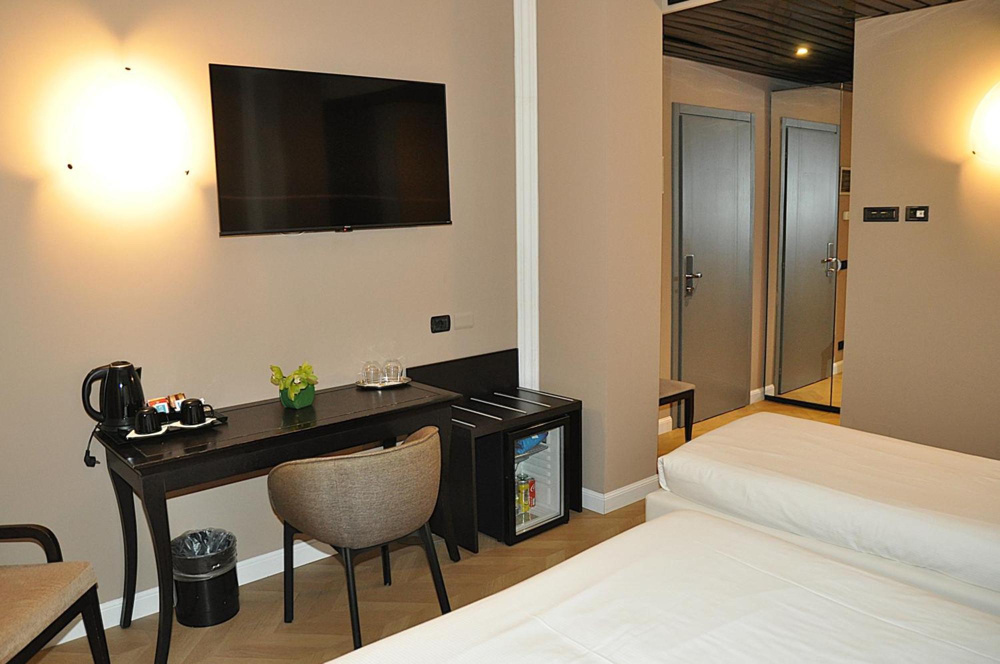 Hotel Comtur Binasco Esterno foto