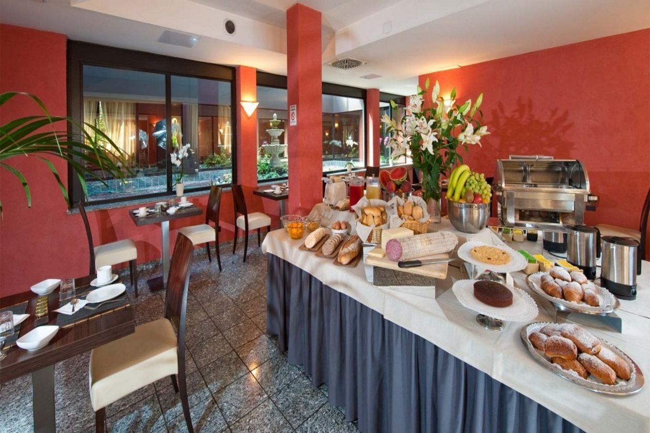 Hotel Comtur Binasco Esterno foto