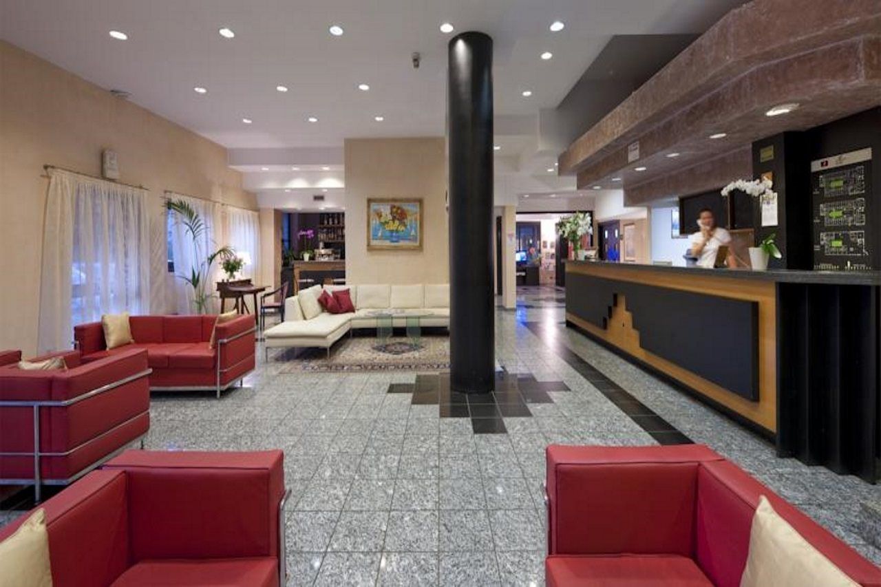 Hotel Comtur Binasco Esterno foto